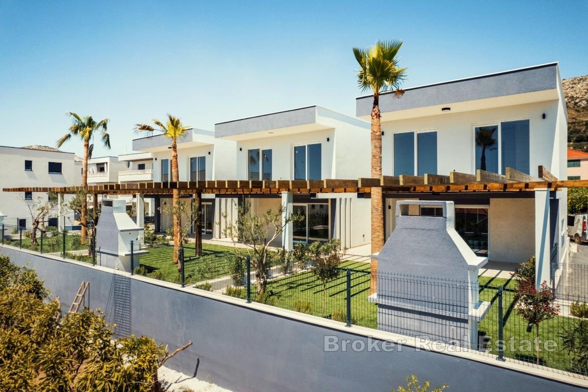 Современный двухэтажный дом