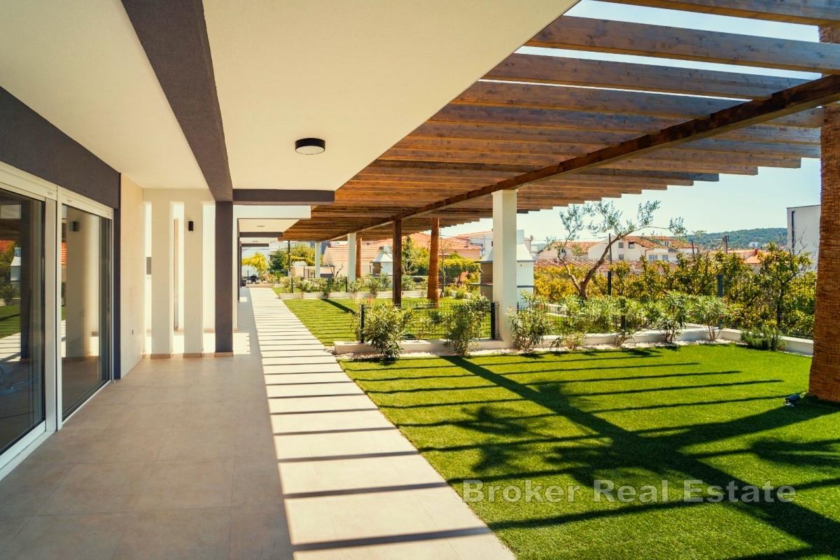 Современный двухэтажный дом