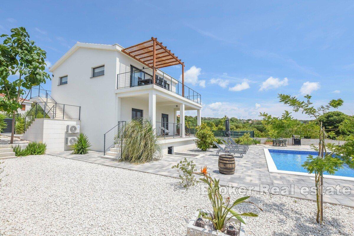 Villa mit Pool in ruhiger Lage