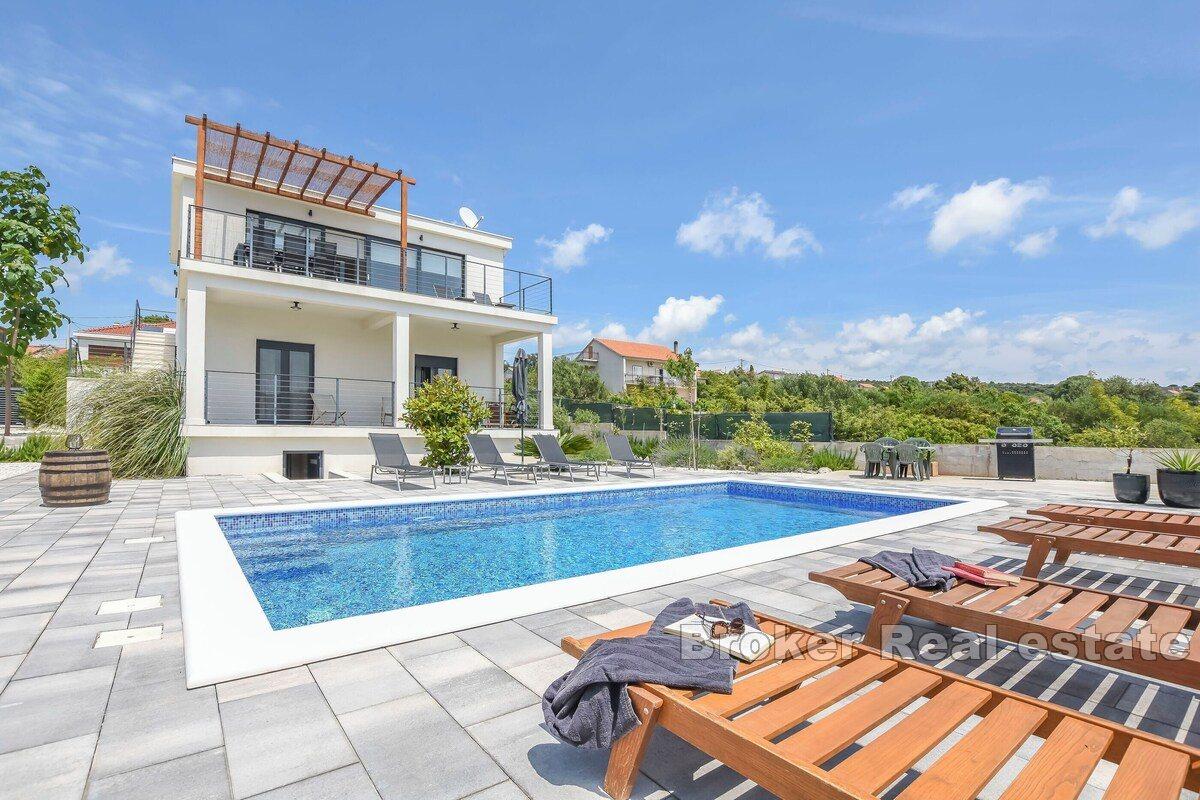 Villa mit Pool in ruhiger Lage