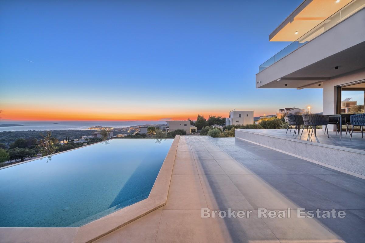 Villa avec piscine dans un endroit calme