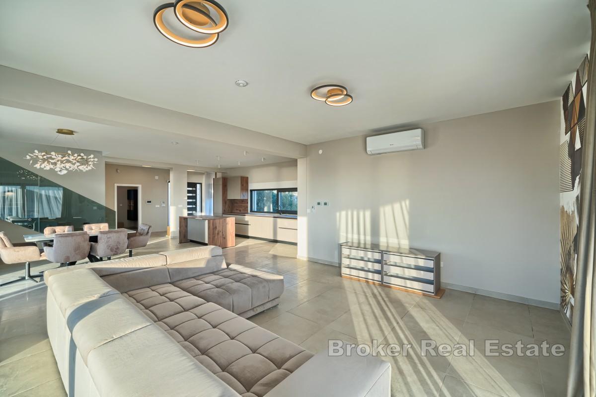 Primošten - Vila s bazénom na pokojnom mieste