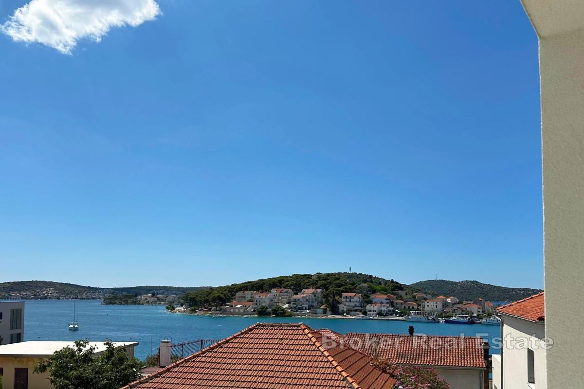 Nově postavené apartmány v centru Rogoznice, s výhledem na moře