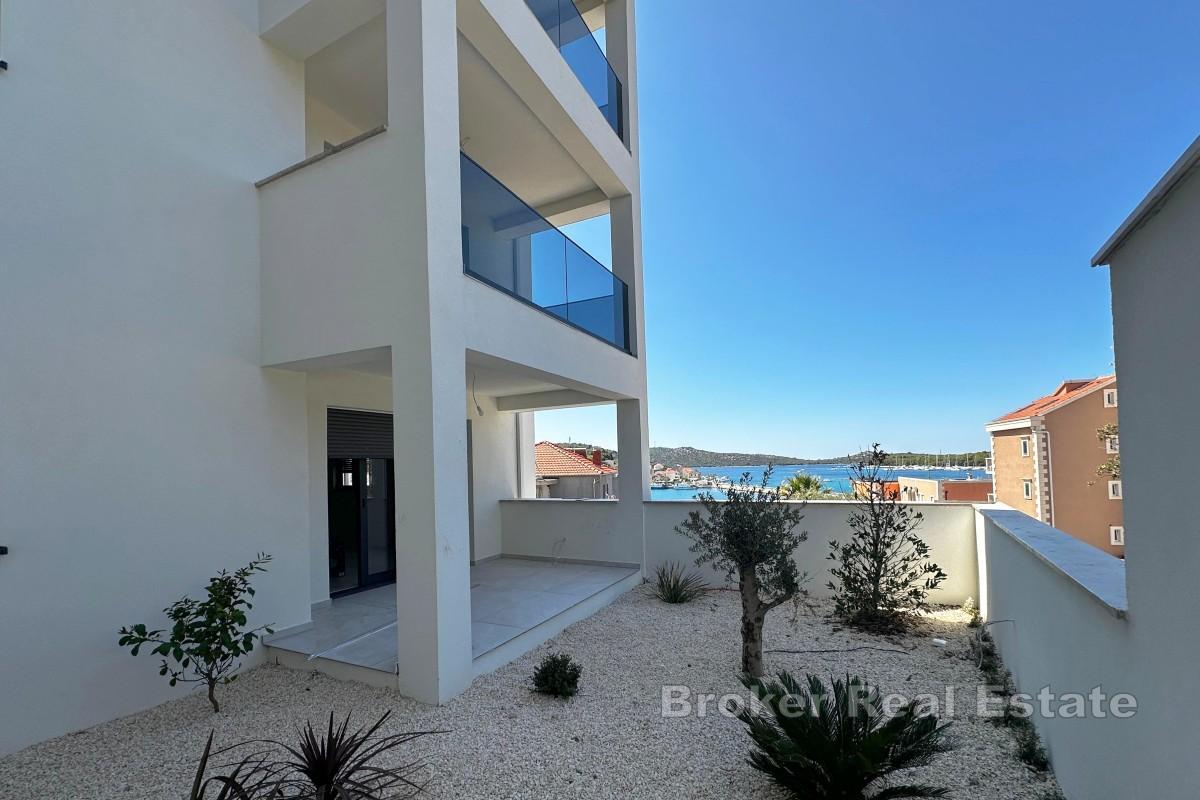 Appartamenti di nuova costruzione nel centro di Rogoznica, con vista mare