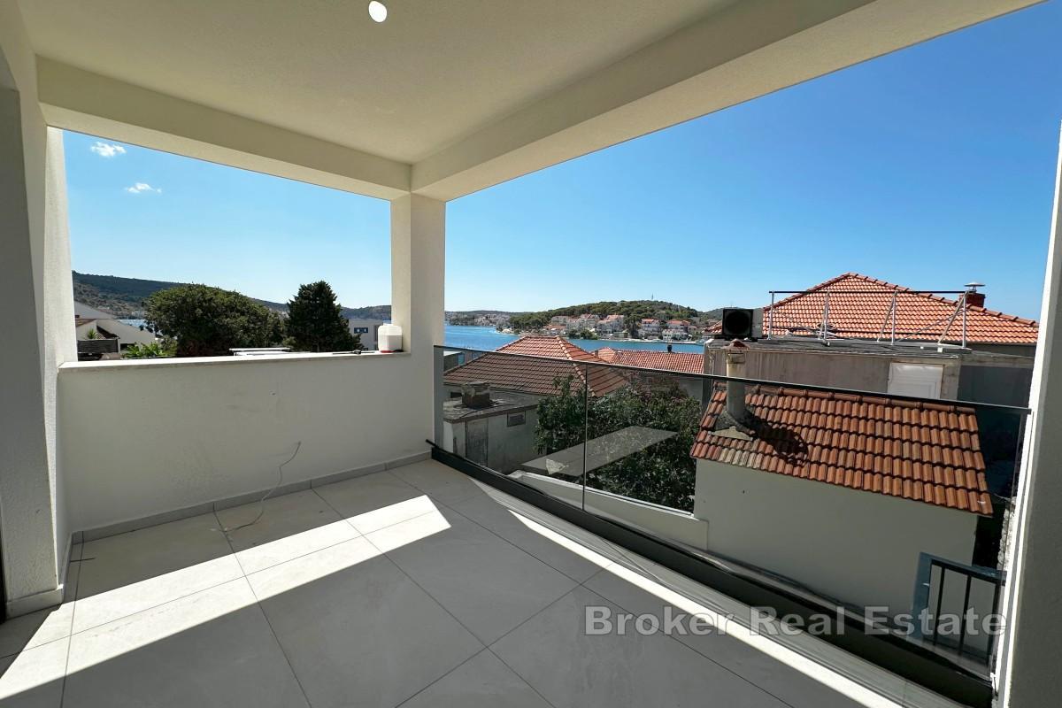 Appartamenti di nuova costruzione nel centro di Rogoznica, con vista mare
