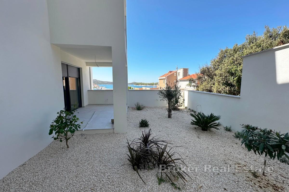 Appartamenti di nuova costruzione nel centro di Rogoznica, con vista mare