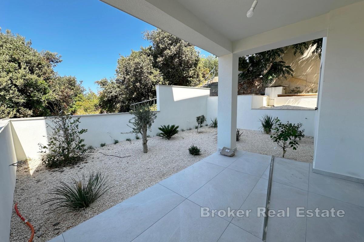 Appartamenti di nuova costruzione nel centro di Rogoznica, con vista mare