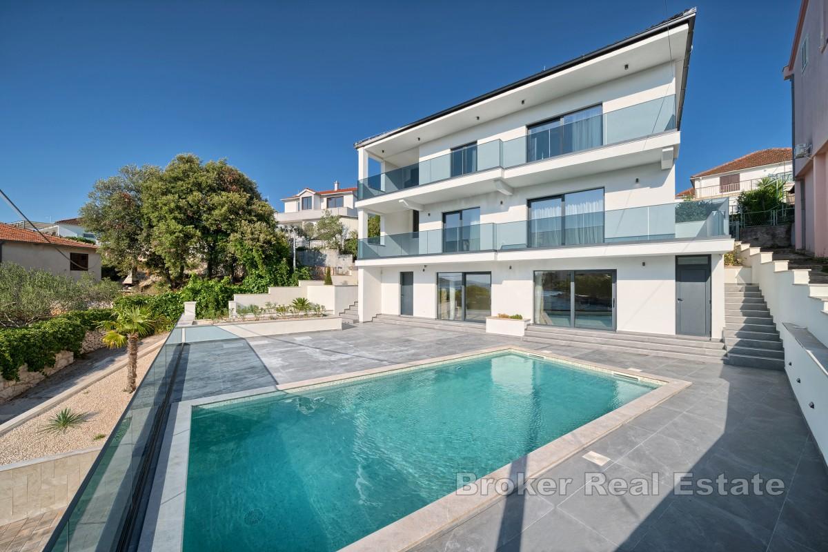 Rogoznica - Vila s bazénom, prvý rad k moru