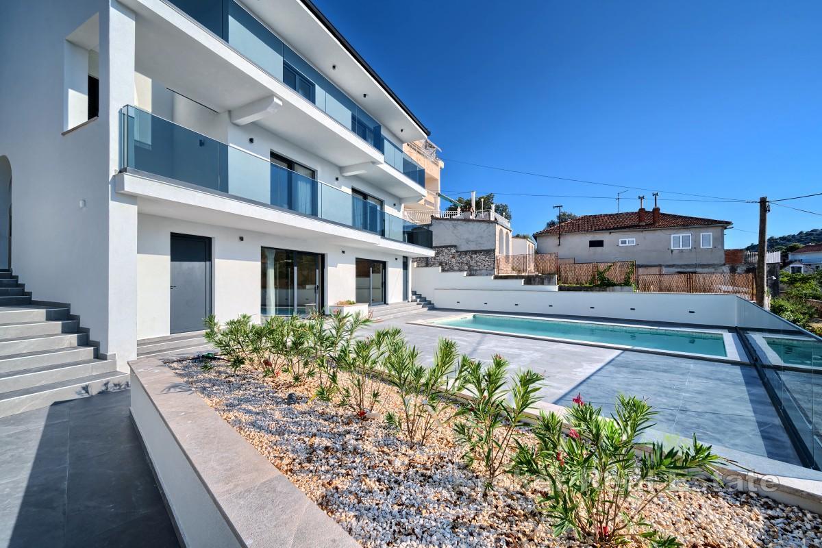 Rogoznica - Vila s bazénom, prvý rad k moru