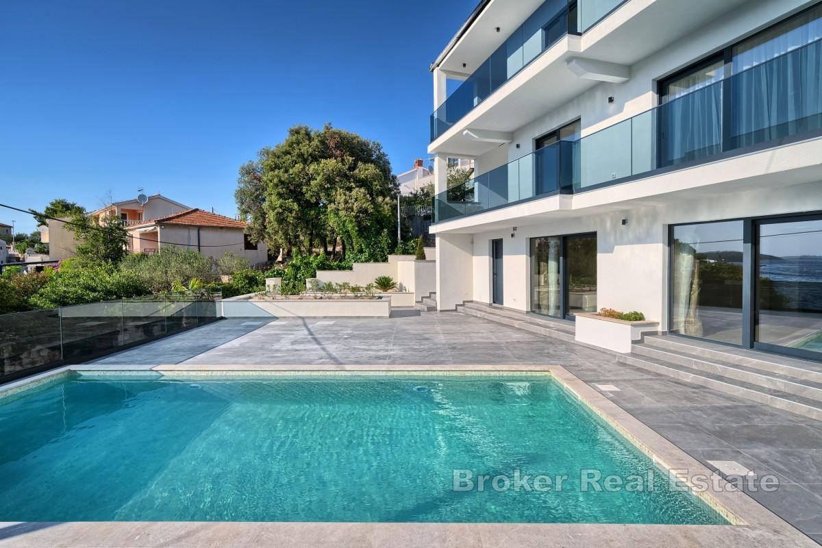 Rogoznica - Vila s bazénom, prvý rad k moru