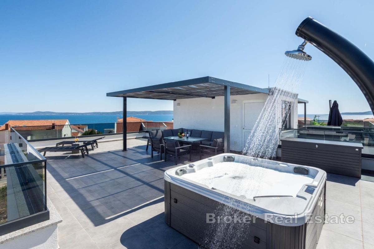 Moderní penthouse se střešní terasou