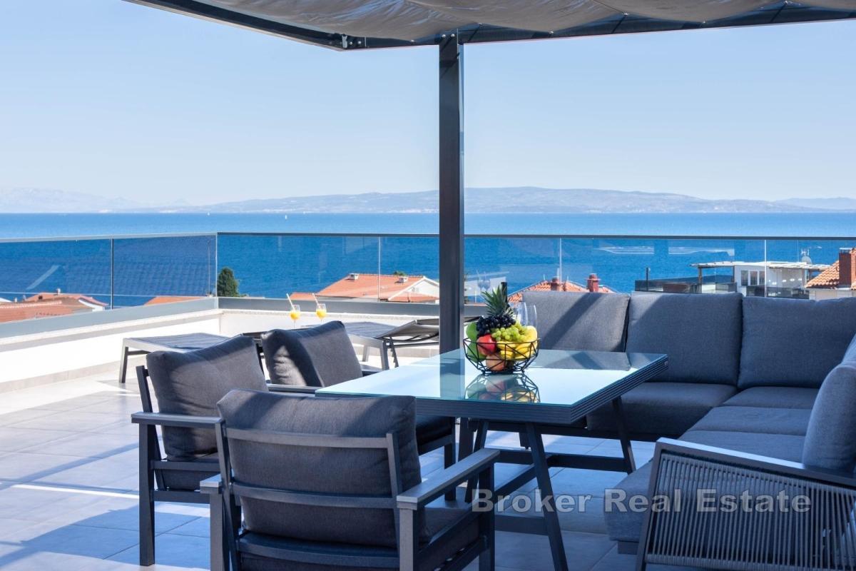 Moderní penthouse se střešní terasou