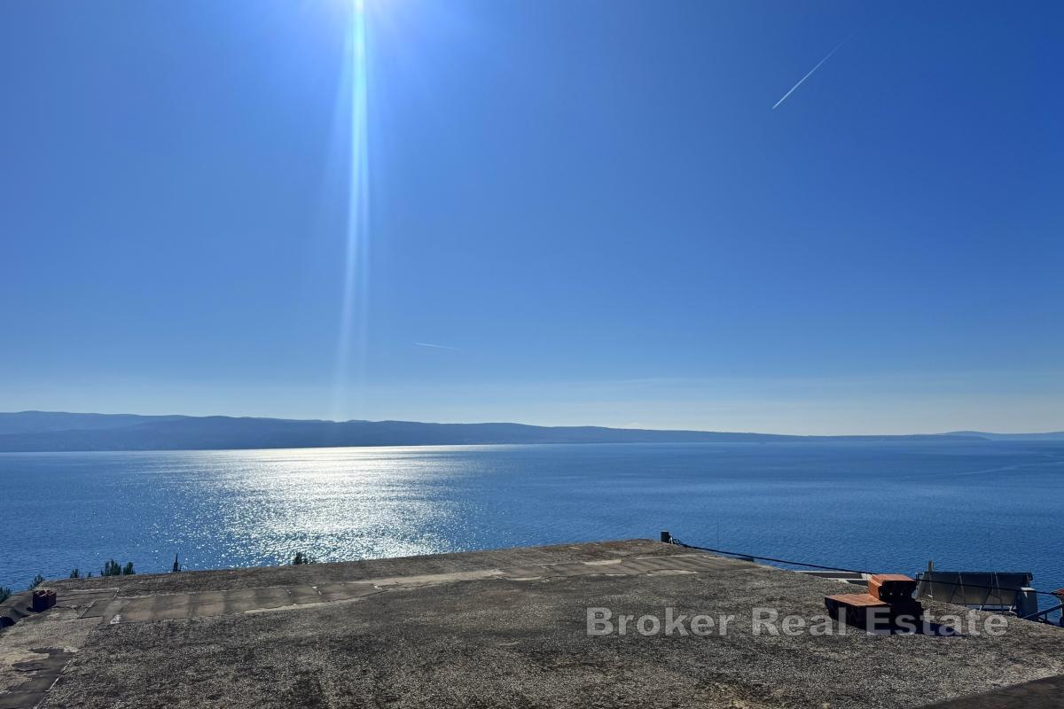 Unfertiges Haus mit Panoramablick aufs Meer