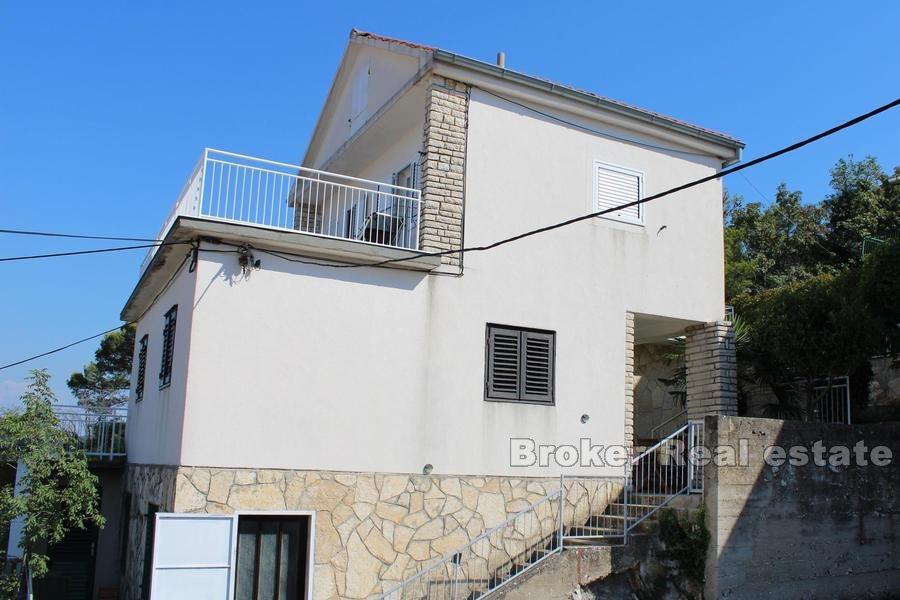 W pobliżu wyspy Murter - Dom na trzech piętrach z widokiem na morze