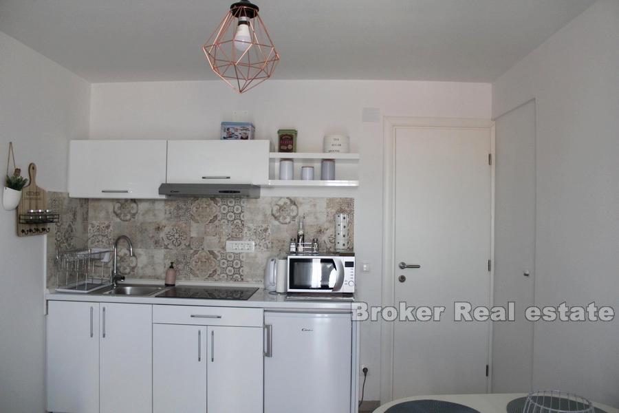 W pobliżu wyspy Murter - Dom na trzech piętrach z widokiem na morze