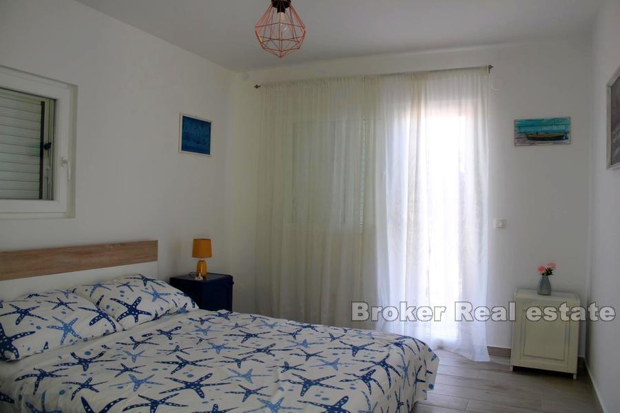 W pobliżu wyspy Murter - Dom na trzech piętrach z widokiem na morze