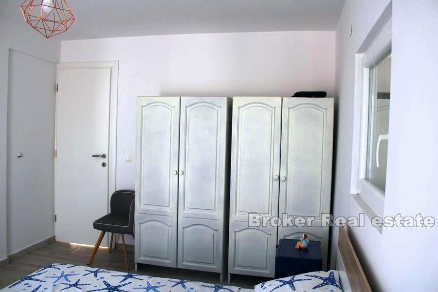 W pobliżu wyspy Murter - Dom na trzech piętrach z widokiem na morze