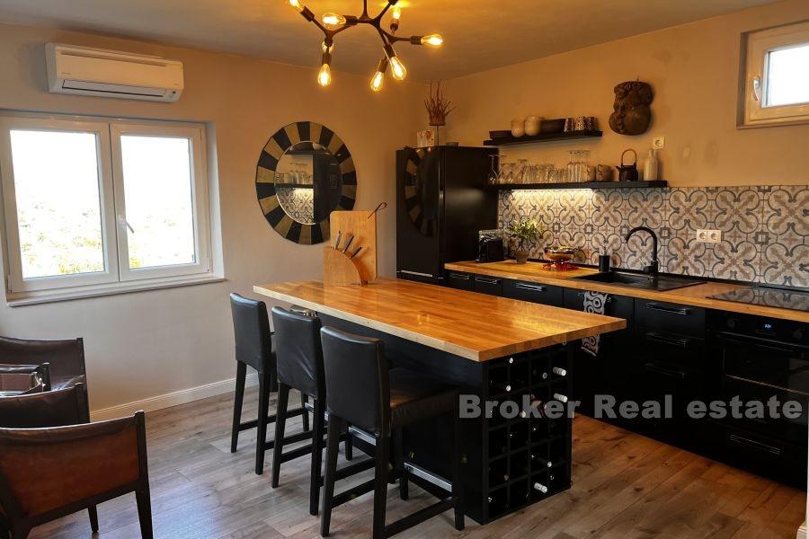 Ön Drvenik - Medelhavsstenhus med havsutsikt