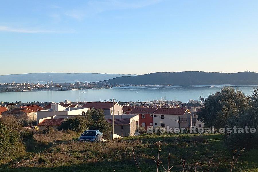 Kaštela - Stavební pozemek s výhledem na moře ve skvělé lokalitě