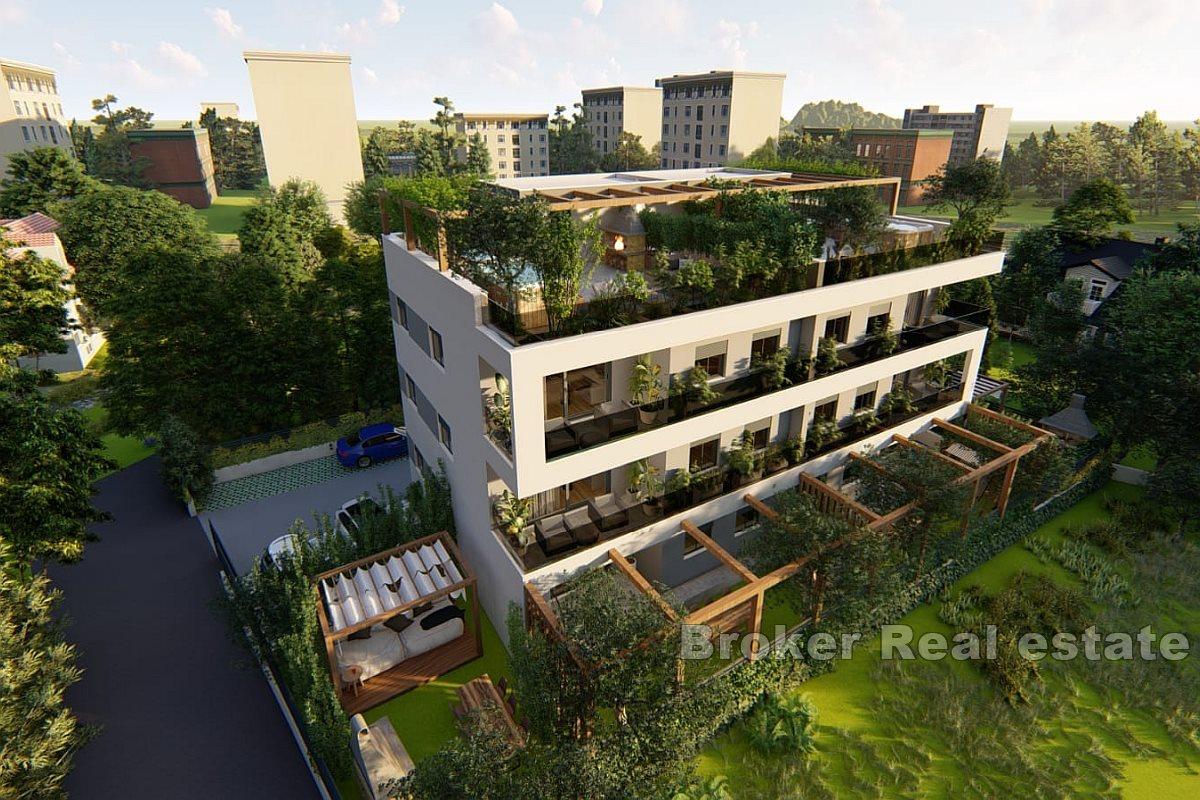 Nowoczesny nowy budynek z widokiem na morze