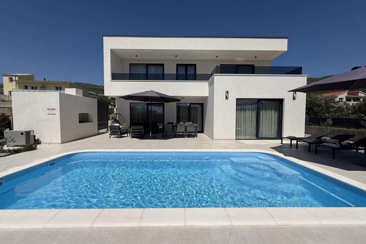 Casa moderna con vista mare