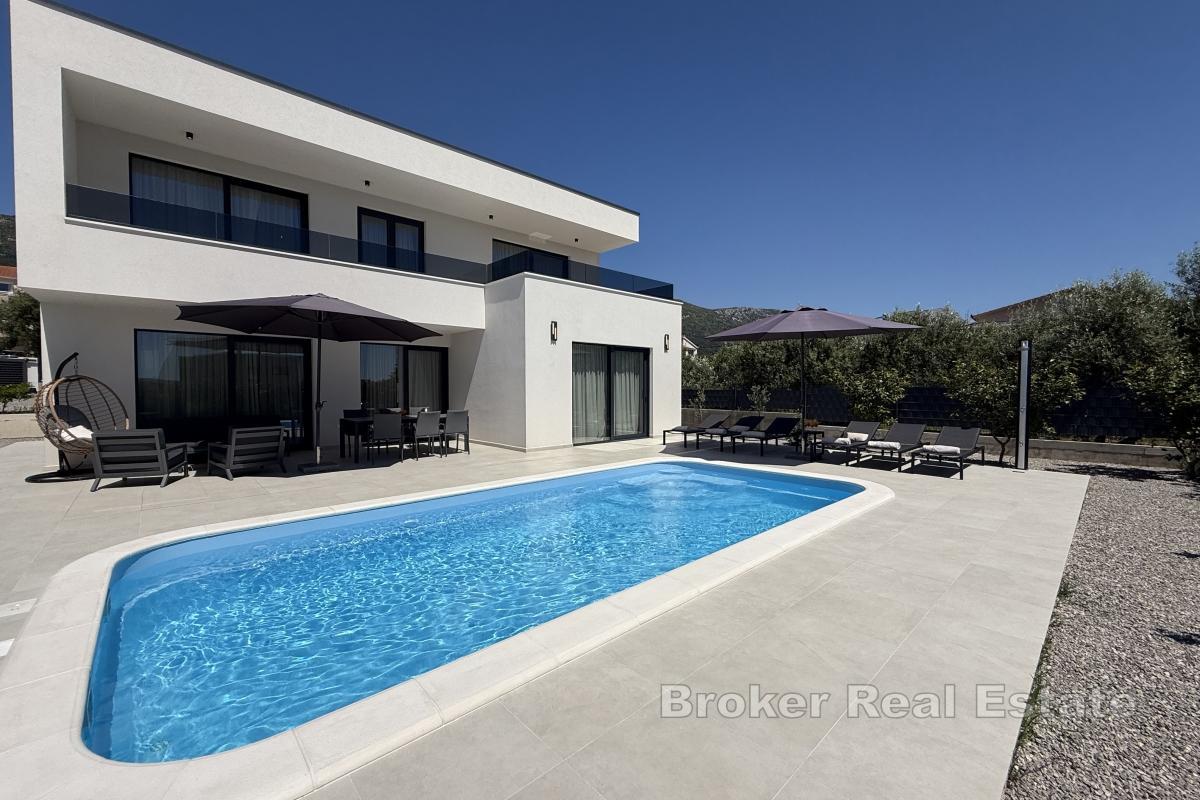 Casa moderna con vista mare