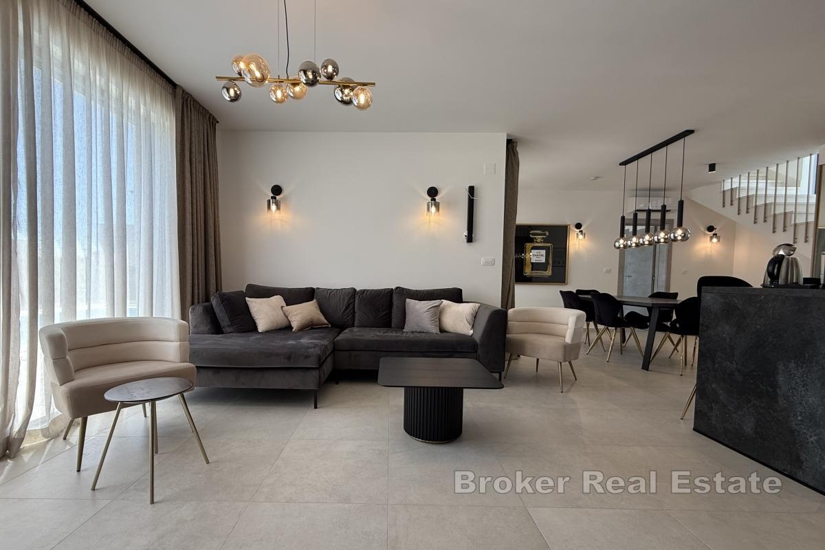 Casa moderna con vista mare