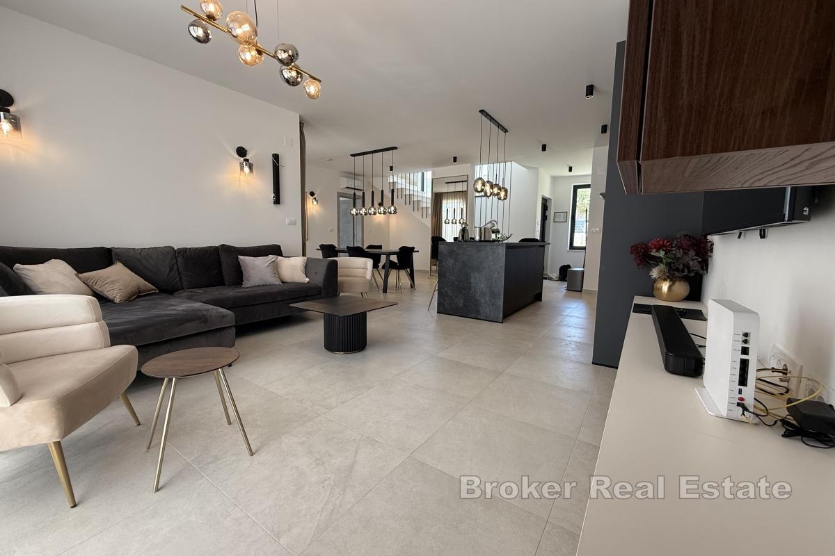 Casa moderna con vista mare