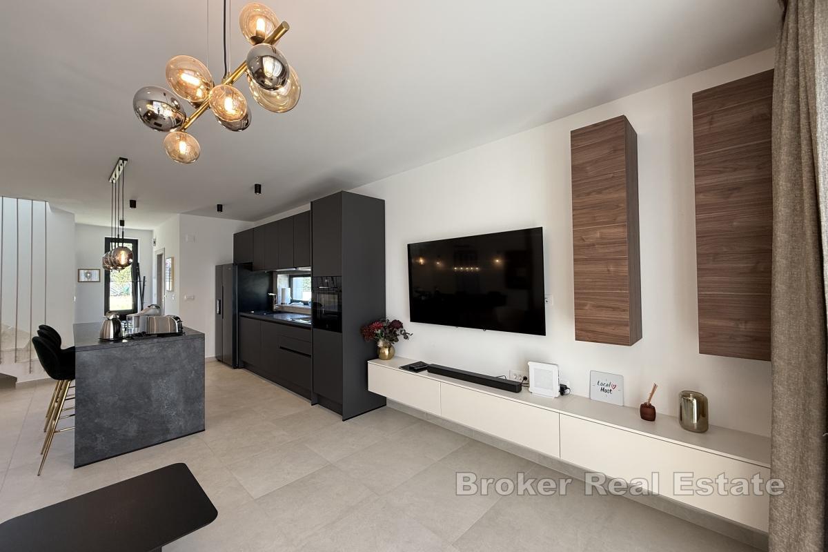 Casa moderna con vista mare