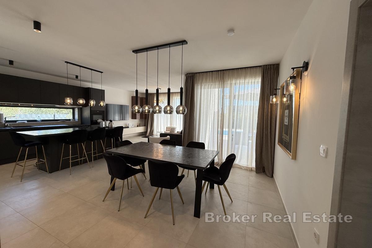 Casa moderna con vista mare