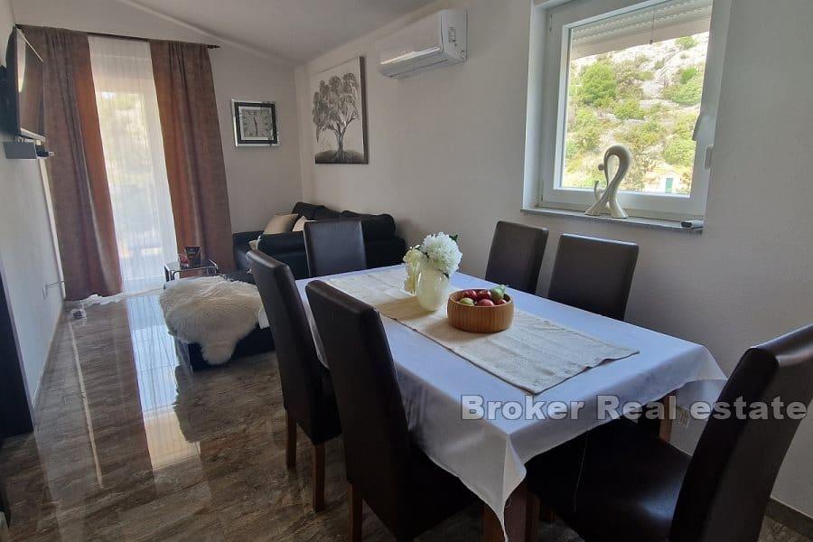 Dom apartamentowy z pięknym widokiem na morze