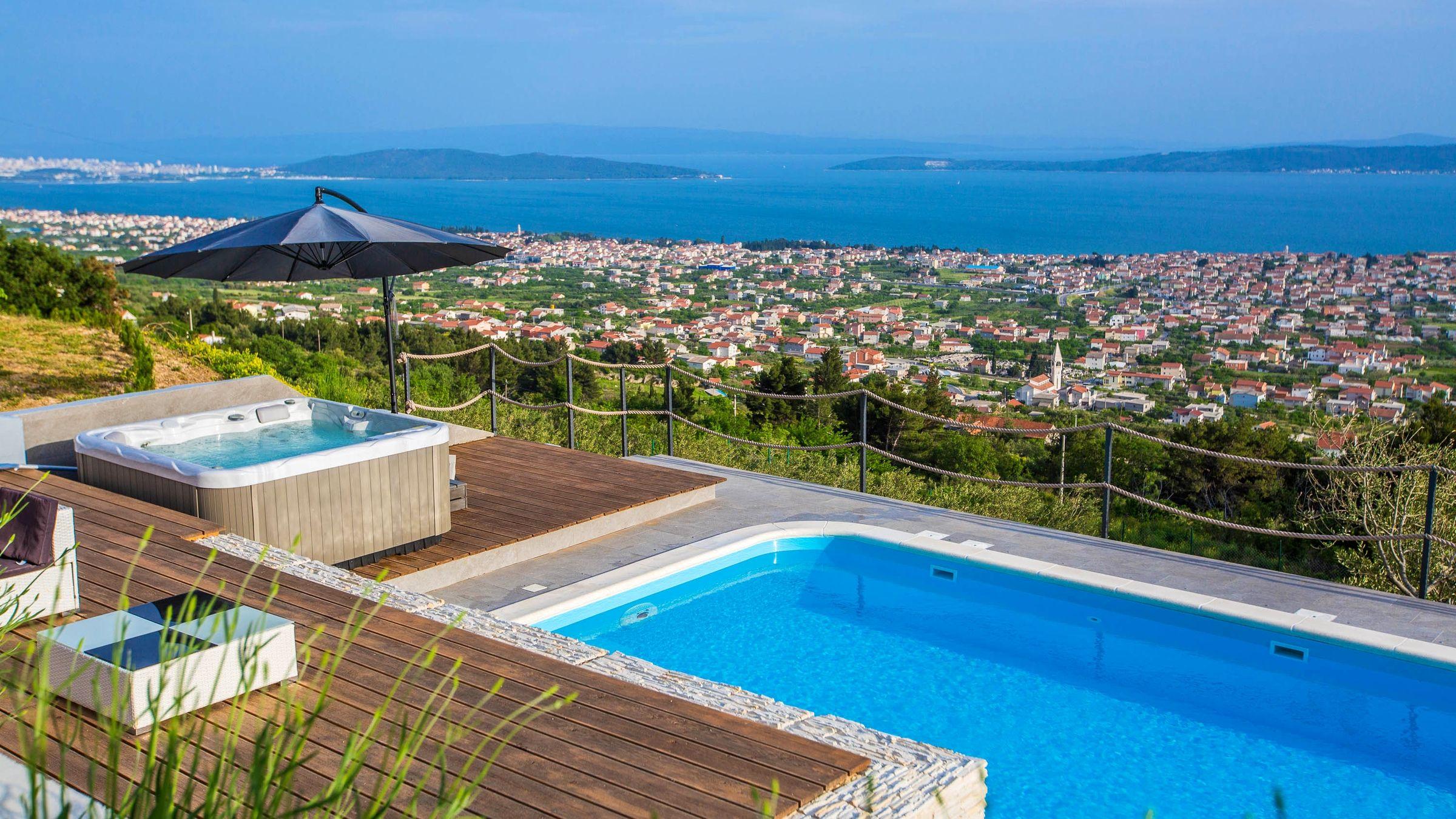 01-2031-133-kastela-luxury-villa-with-panoramic-sea-view-for-sale
