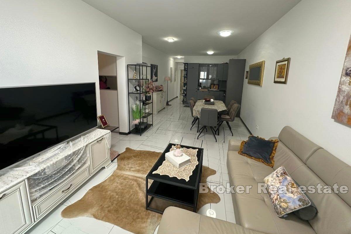 Appartamento arredato in stile moderno