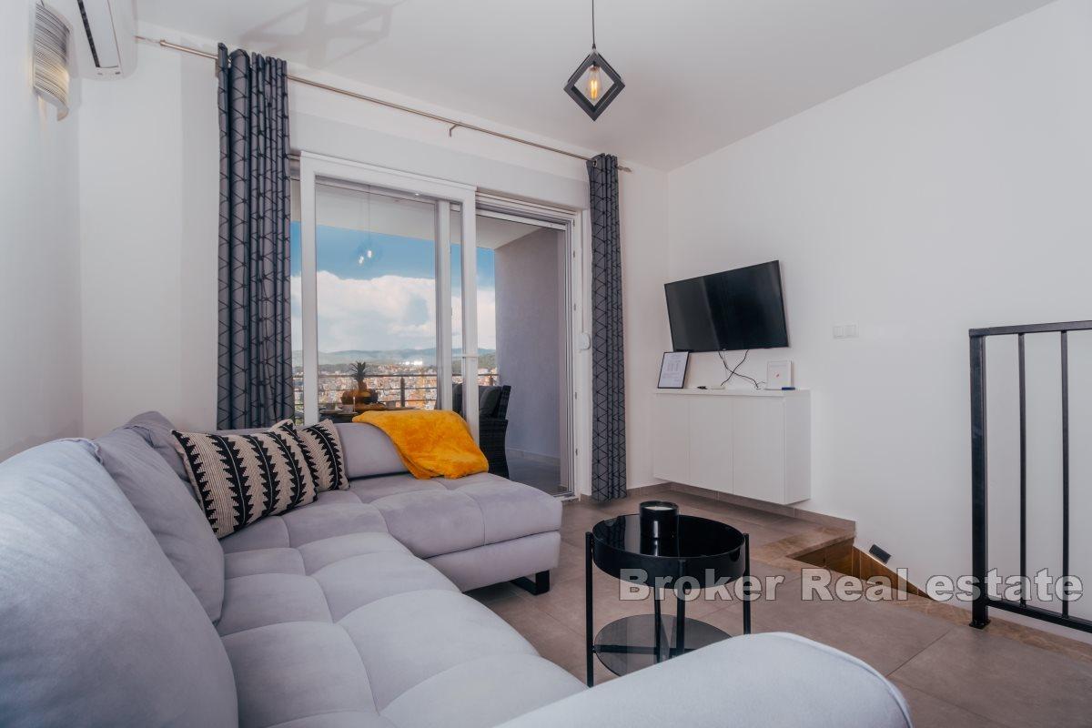 Two-room apartment with pool and sea view