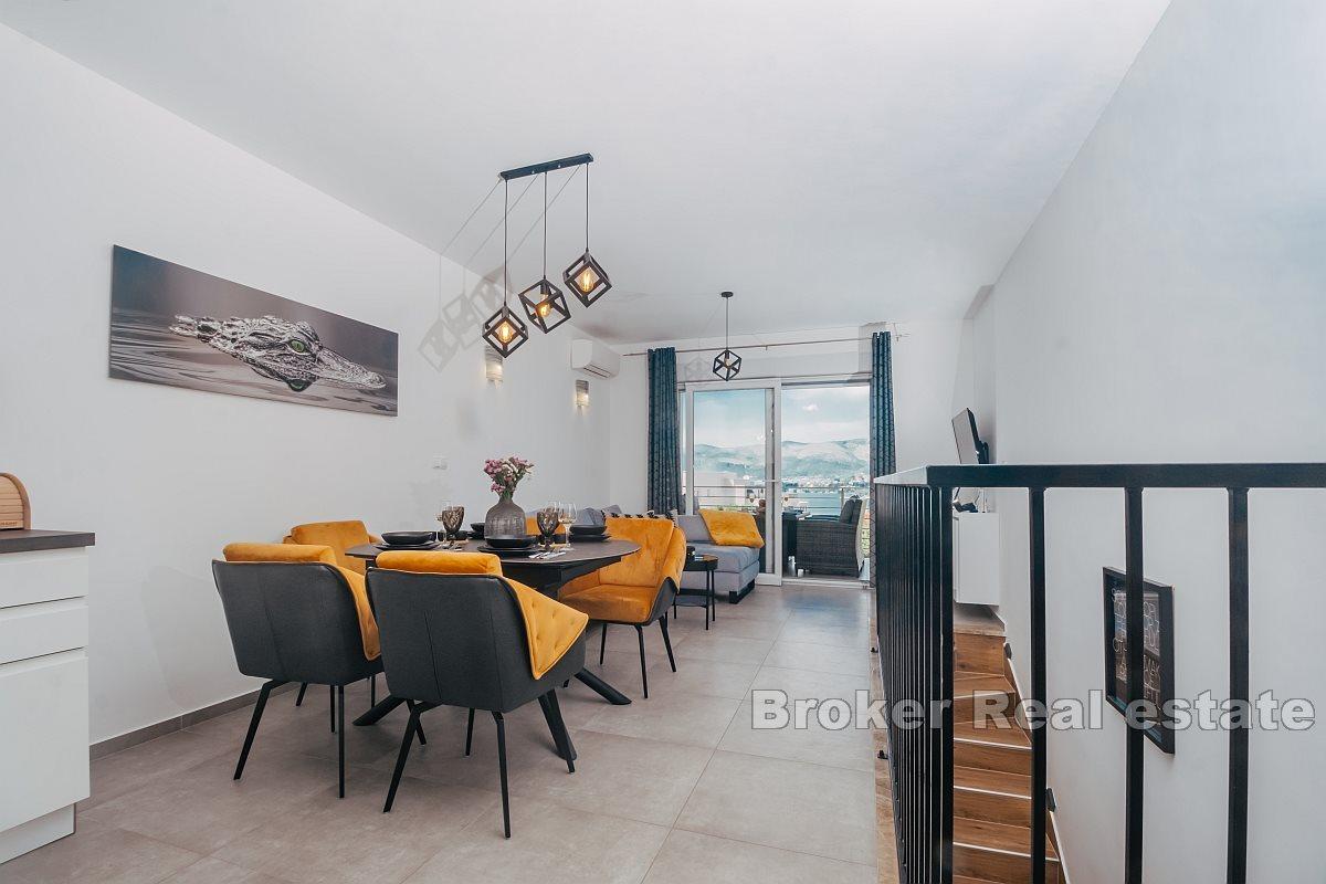 Two-room apartment with pool and sea view