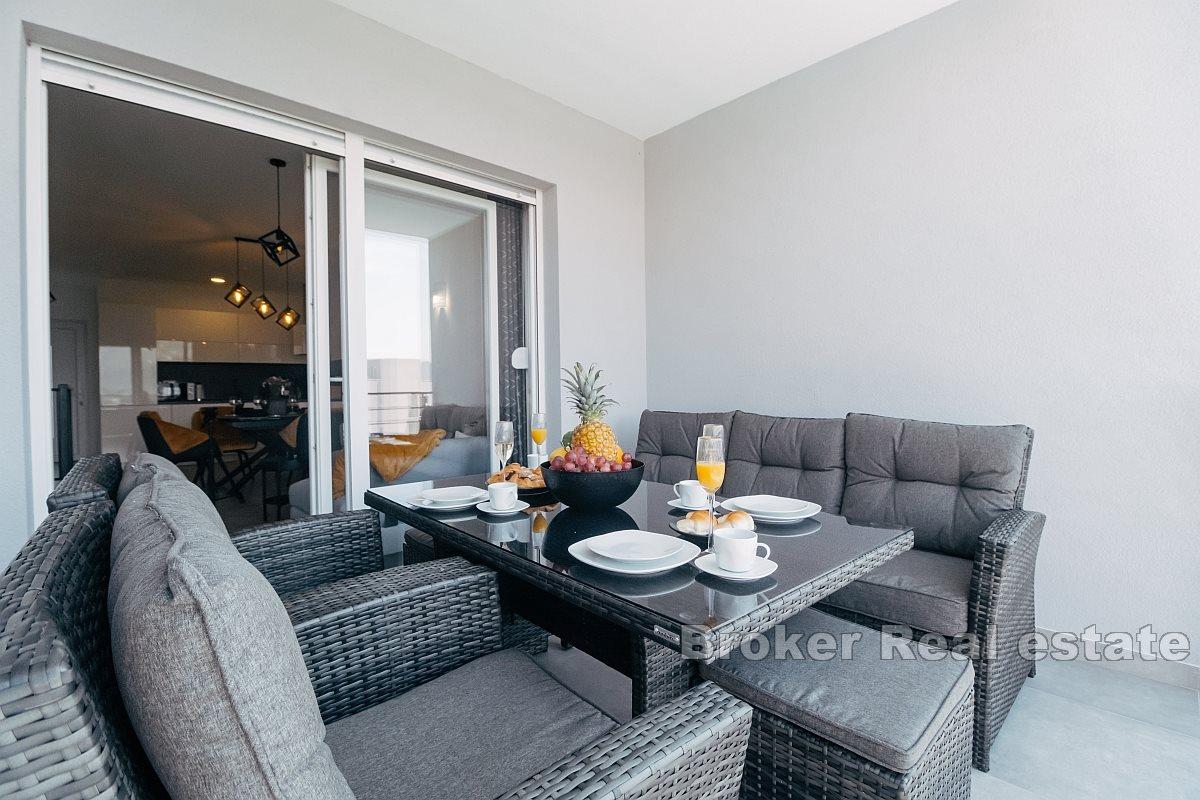 Two-room apartment with pool and sea view
