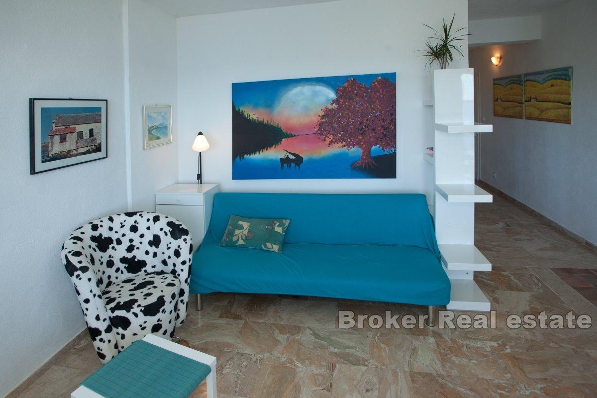 Apartmanska kuća drugi red od mora