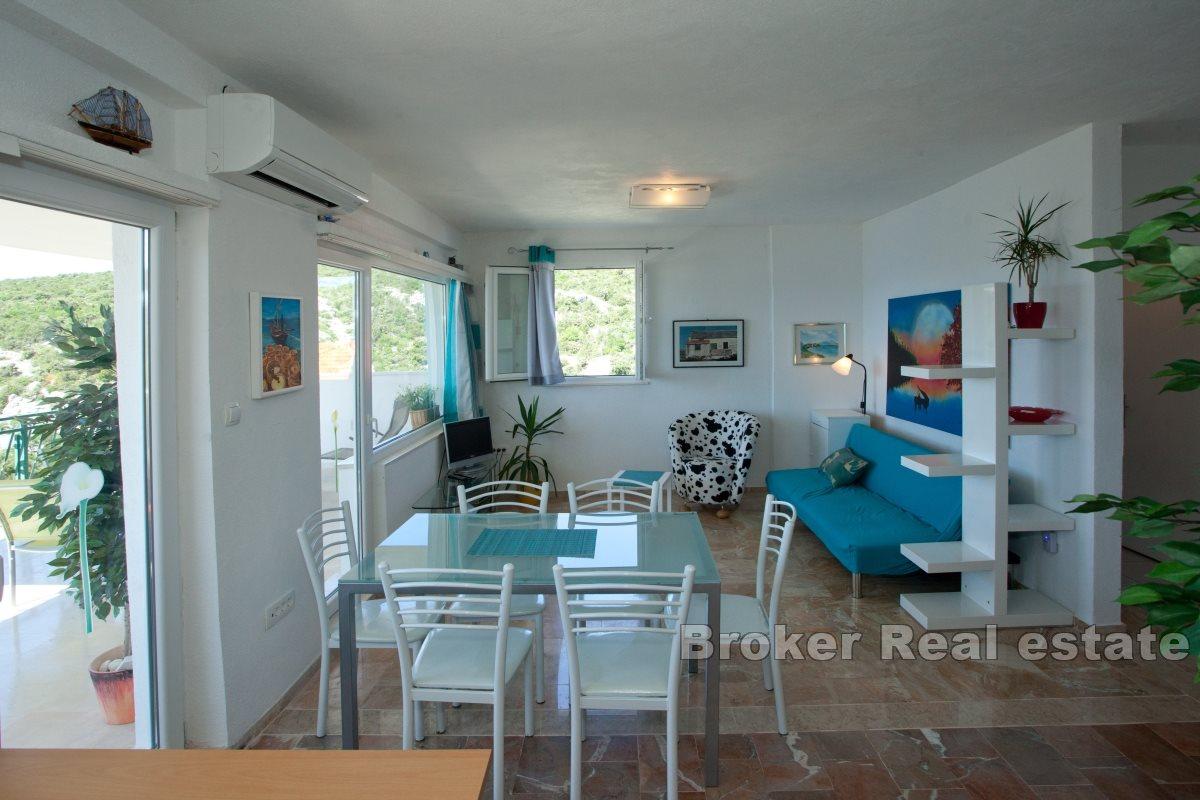 Apartmanska kuća drugi red od mora