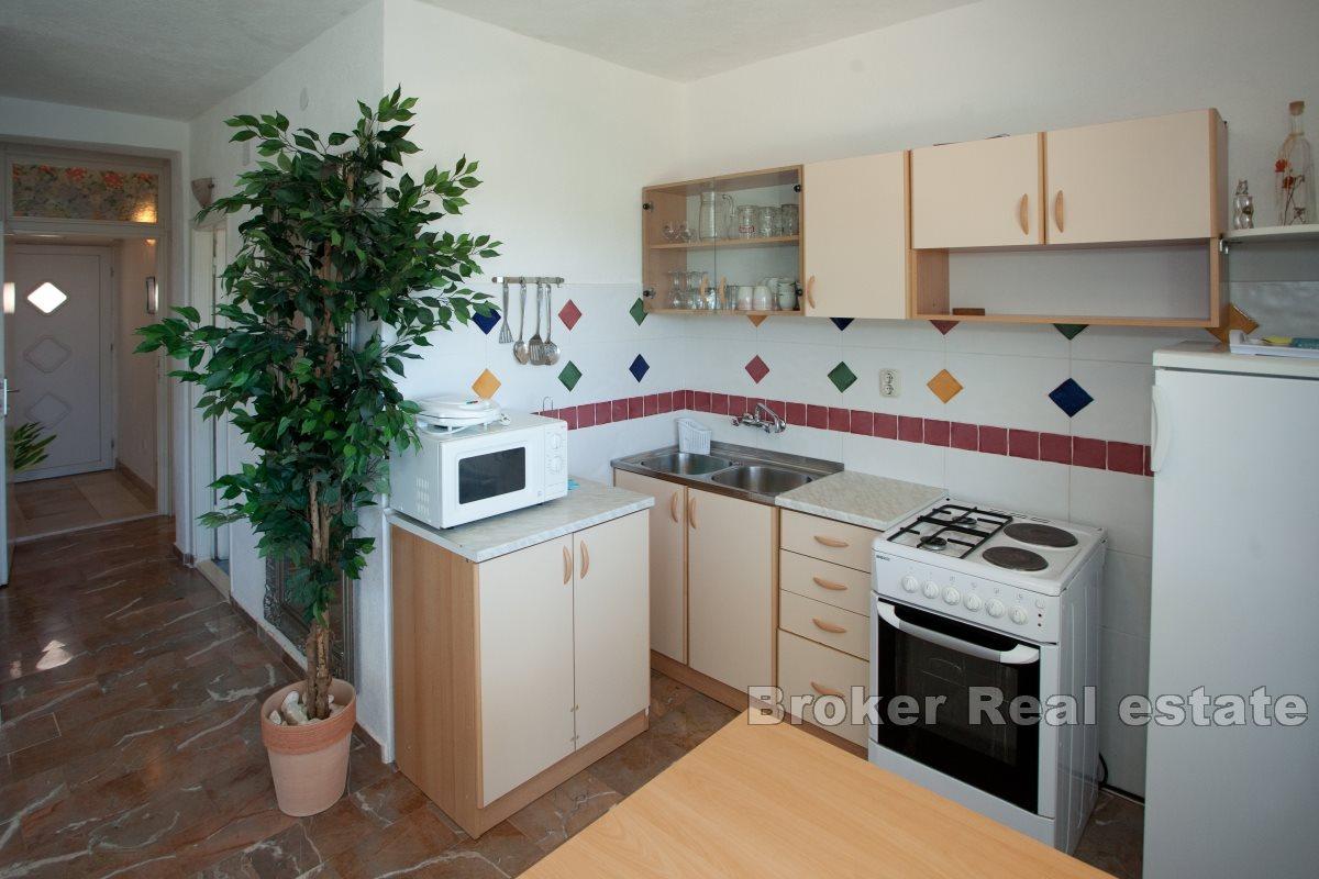 Dom apartamentowy drugi rząd od morza