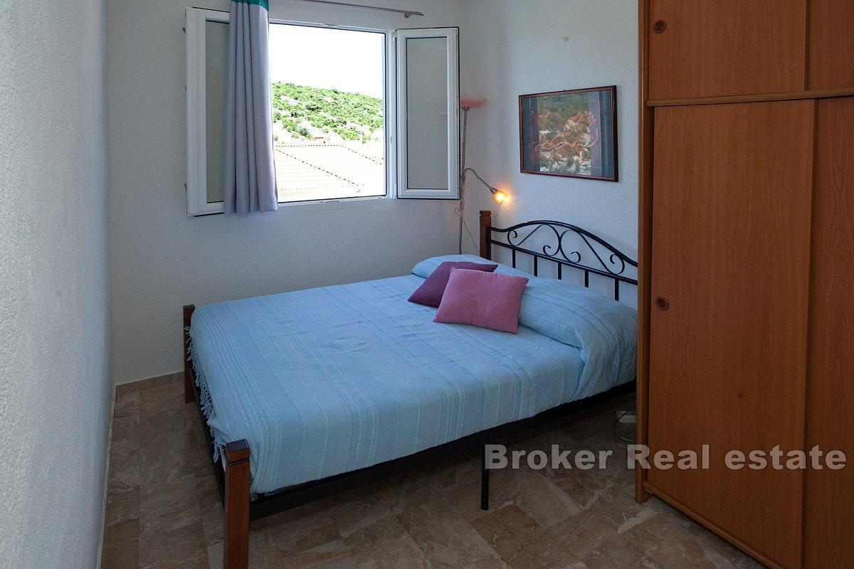 Apartmanska kuća drugi red od mora