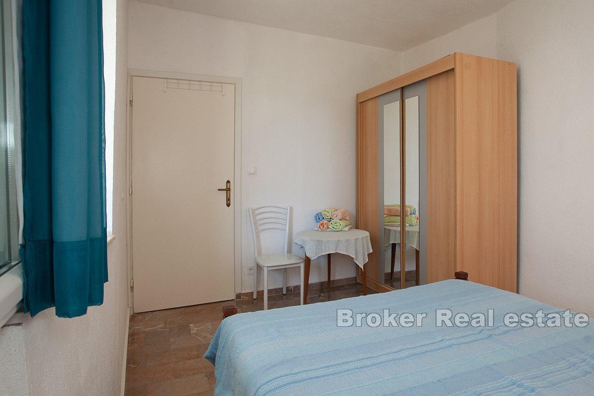 Dom apartamentowy drugi rząd od morza