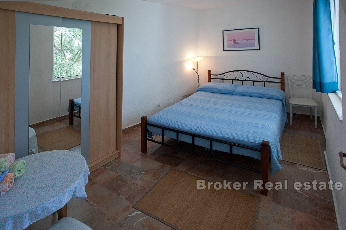 Apartmanska kuća drugi red od mora