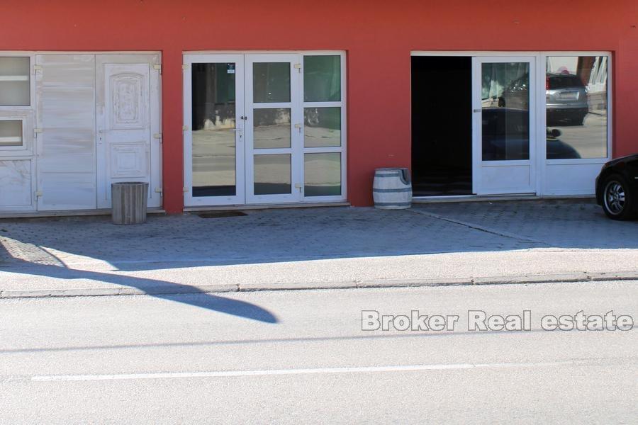 Kastela - Spazio commerciale vicino alla strada trafficata