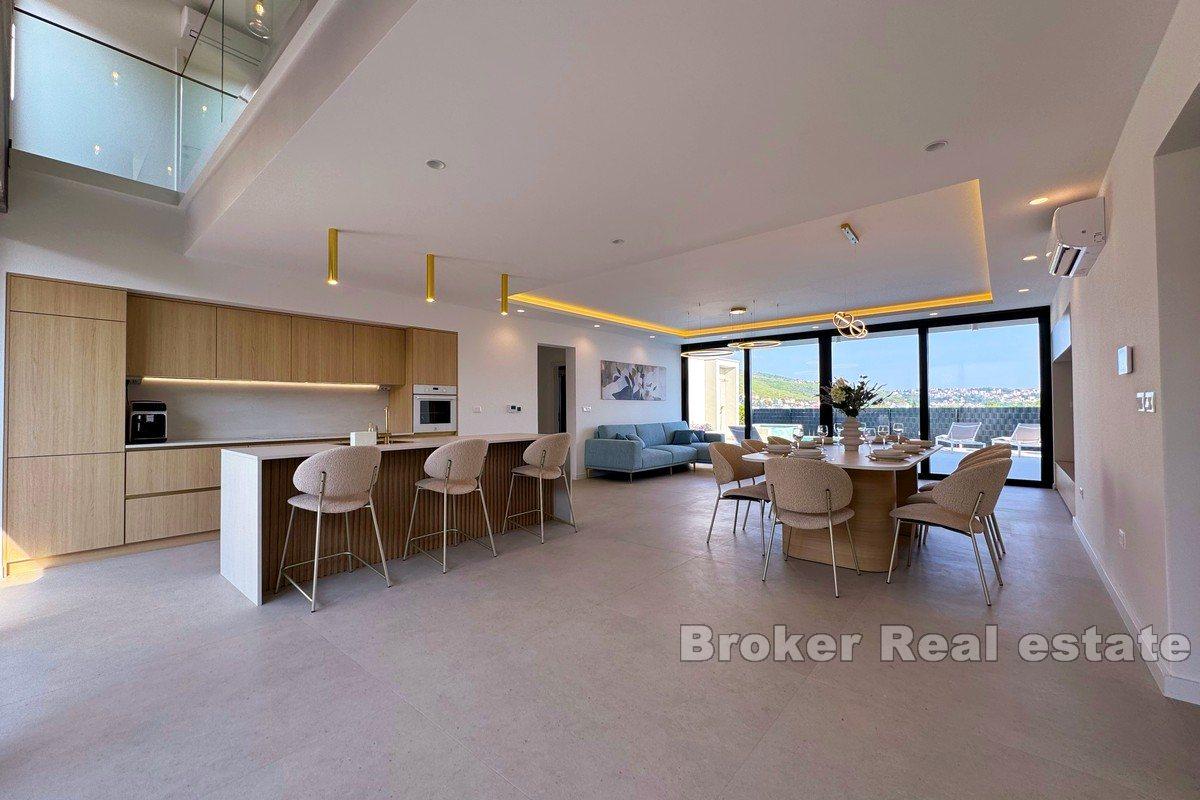 Nybygd luksusvilla med basseng