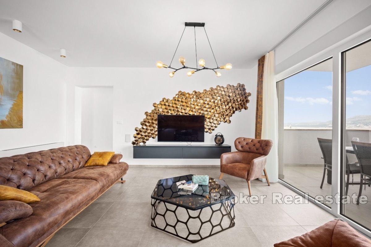 Penthouse with roof terrace and sea view