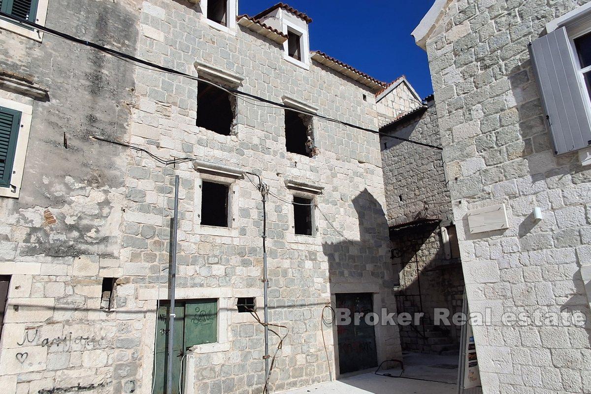 Steinhaus im Zentrum mit Meerblick