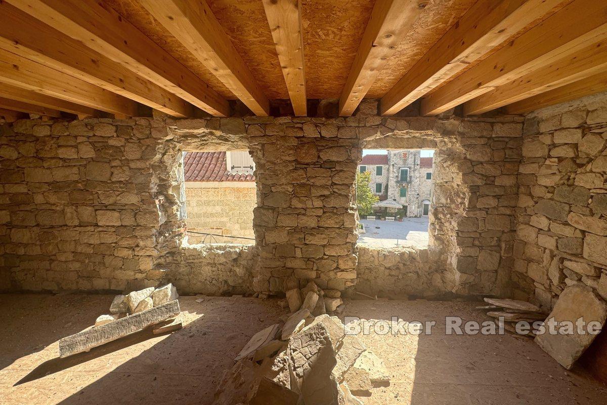 Steinhaus im Zentrum mit Meerblick