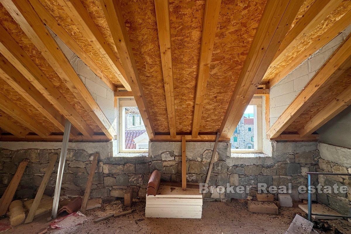 Steinhaus im Zentrum mit Meerblick