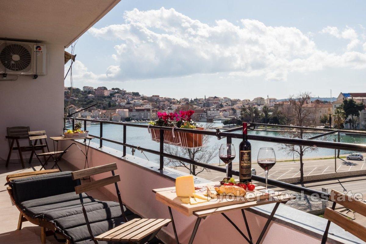 Nowoczesny apartament w pierwszym rzędzie od morza