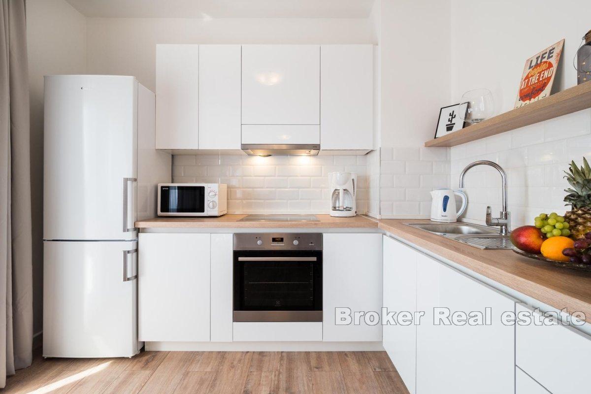 Nowoczesny apartament w pierwszym rzędzie od morza